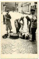 6_Extraction_of_a_German_land_mine__Lvov__1944_1.JPG